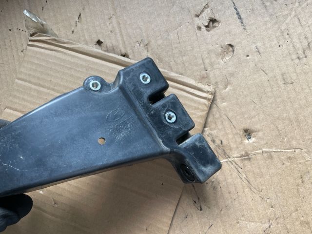 bontott HYUNDAI i40 Jobb Fényszóró Tartó