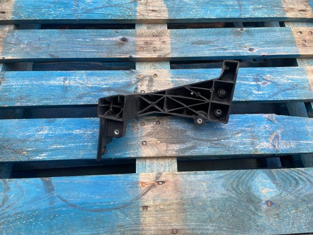 bontott HYUNDAI i40 Jobb Fényszóró Tartó