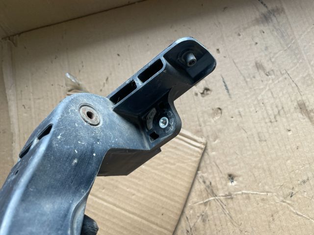 bontott HYUNDAI i40 Jobb Fényszóró Tartó