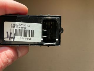 bontott HYUNDAI i40 Jobb hátsó Ablakemelő Kapcsoló