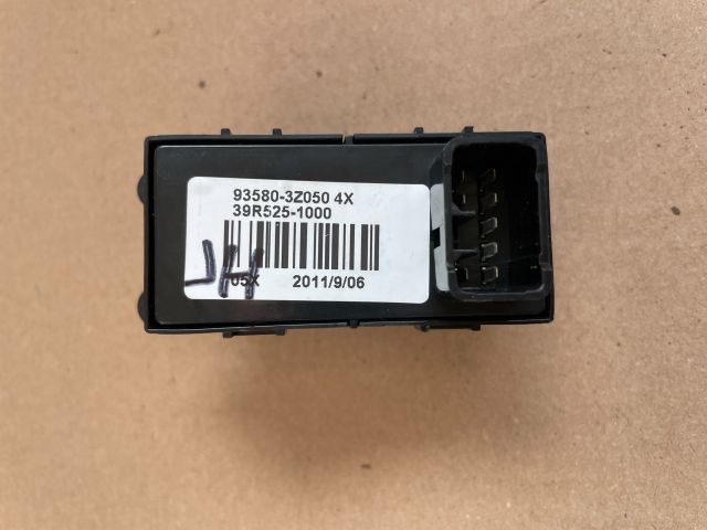 bontott HYUNDAI i40 Jobb hátsó Ablakemelő Kapcsoló