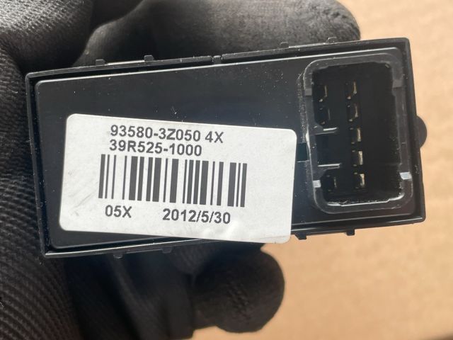 bontott HYUNDAI i40 Jobb hátsó Ablakemelő Kapcsoló