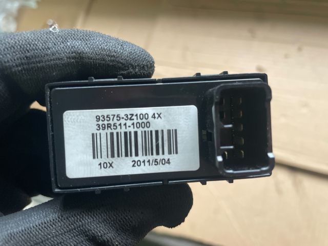 bontott HYUNDAI i40 Jobb hátsó Ablakemelő Kapcsoló