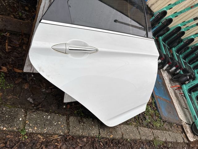 bontott HYUNDAI i40 Jobb hátsó Ajtó (Részeivel)