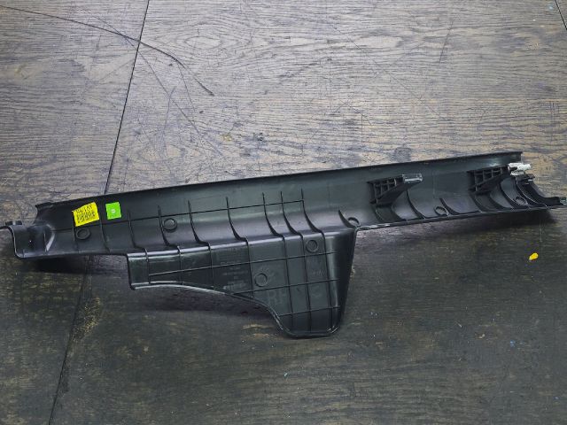 bontott HYUNDAI i40 Jobb hátsó Belső Küszöb Burkolat