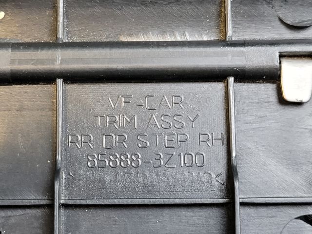 bontott HYUNDAI i40 Jobb hátsó Küszöb Díszléc