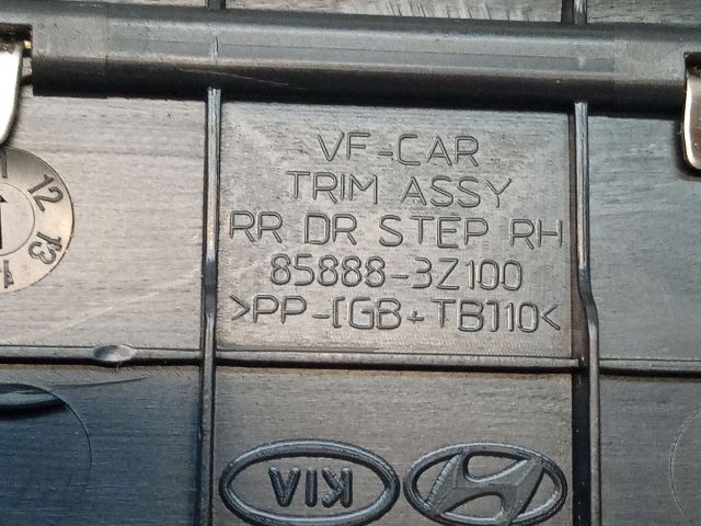 bontott HYUNDAI i40 Jobb hátsó Küszöb Díszléc