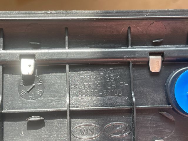 bontott HYUNDAI i40 Jobb hátsó Küszöb Díszléc