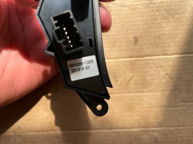 bontott HYUNDAI i40 Jobb Multikormány Kapcsoló