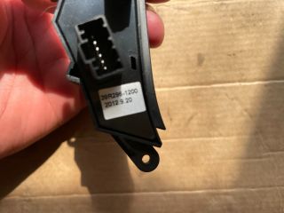 bontott HYUNDAI i40 Jobb Multikormány Kapcsoló