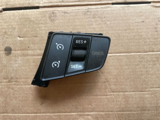 bontott HYUNDAI i40 Jobb Multikormány Kapcsoló