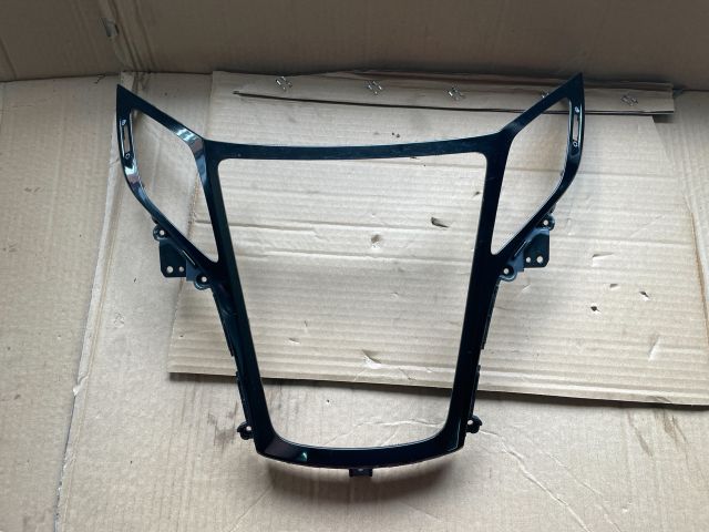 bontott HYUNDAI i40 Középkonzol Keret