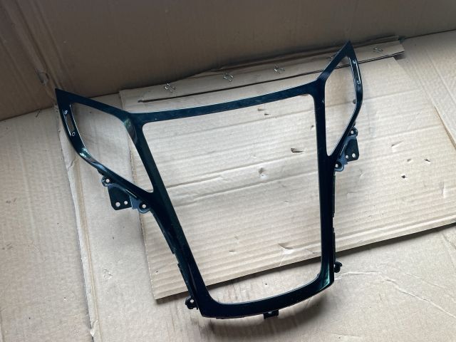 bontott HYUNDAI i40 Középkonzol Keret