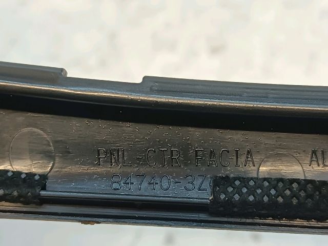 bontott HYUNDAI i40 Középkonzol Keret