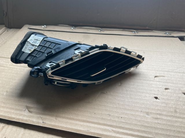 bontott HYUNDAI i40 Középső Bal Szellőző