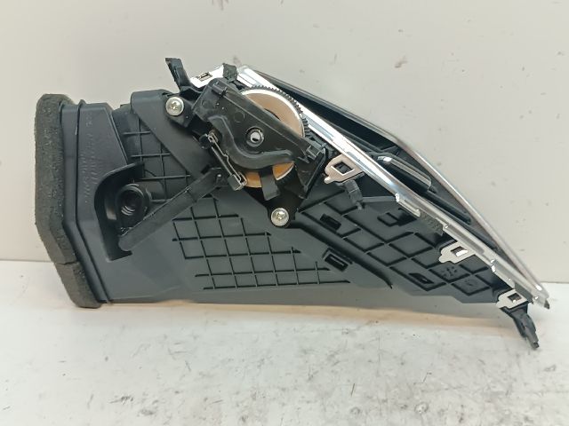 bontott HYUNDAI i40 Középső Bal Szellőző