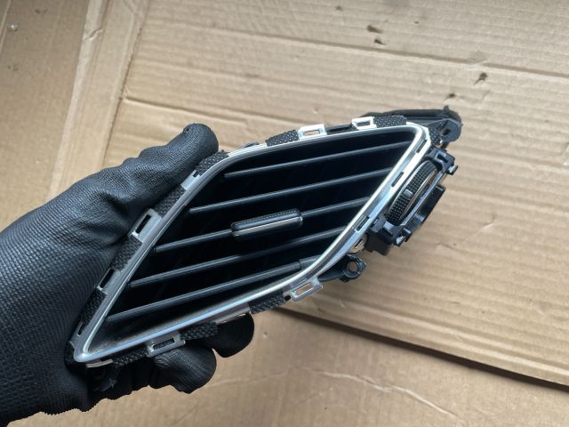 bontott HYUNDAI i40 Középső Jobb Szellőző