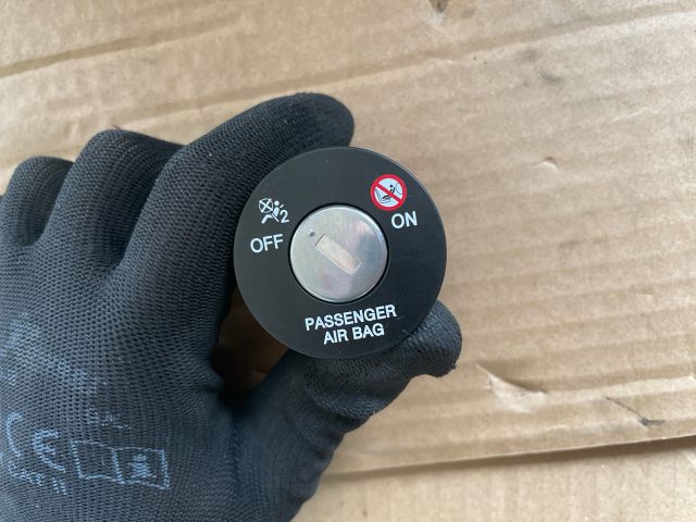 bontott HYUNDAI i40 Légzsák Kapcsoló