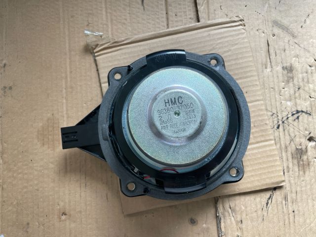 bontott HYUNDAI i40 Mélynyomó Hangszóró