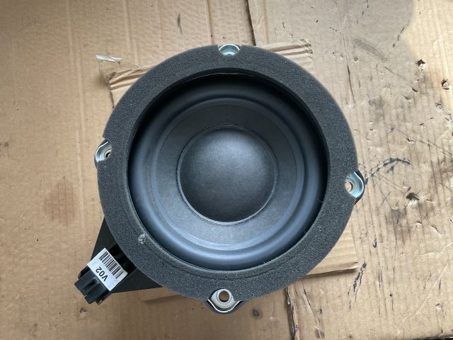 bontott HYUNDAI i40 Mélynyomó Hangszóró