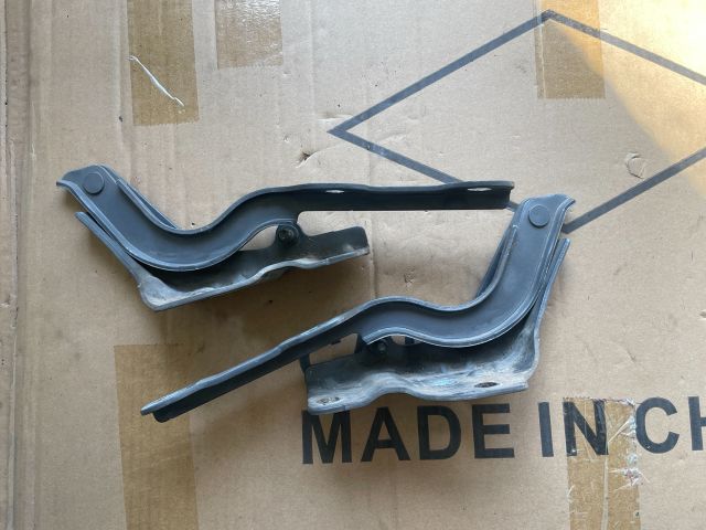 bontott HYUNDAI i40 Motorháztető Zsanér Pár