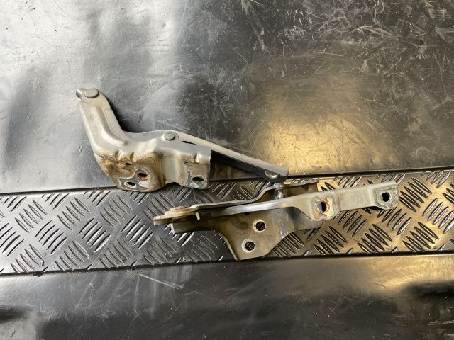 bontott HYUNDAI i40 Motorháztető Zsanér Pár