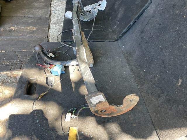 bontott HYUNDAI i40 Vonóhorog