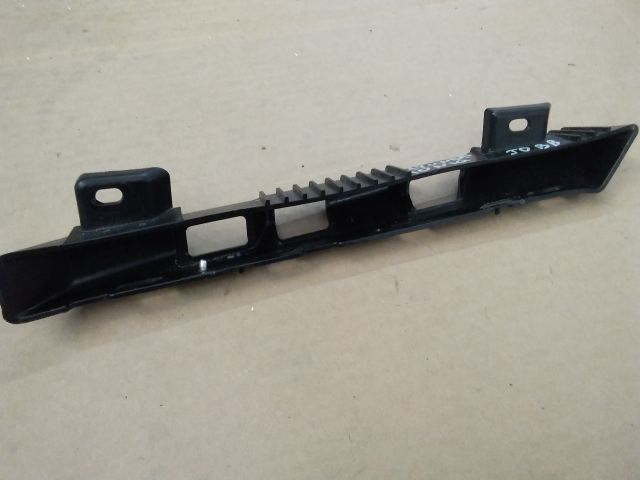 bontott HYUNDAI IONIQ Jobb első Lökhárító Tartó (Műanyag)