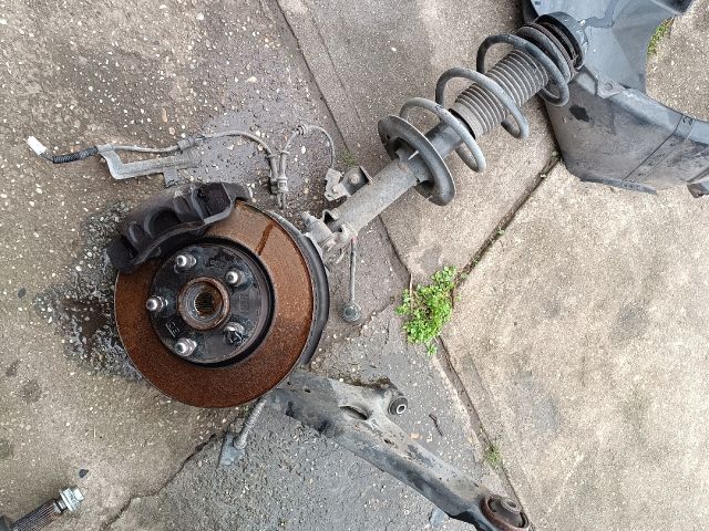 bontott HYUNDAI ix20 Bal első Csonkállvány Kerékaggyal