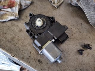 bontott HYUNDAI ix20 Bal első Ablakemelő Motor