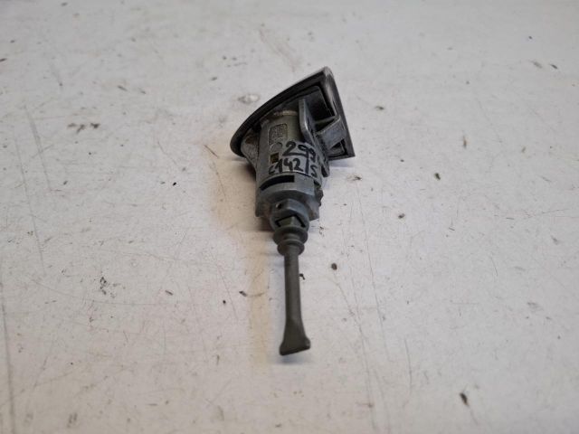 bontott HYUNDAI ix20 Bal első Zárbetét