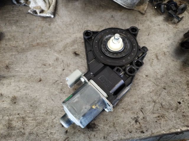 bontott HYUNDAI ix20 Bal hátsó Ablakemelő Motor