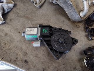 bontott HYUNDAI ix20 Bal hátsó Ablakemelő Motor