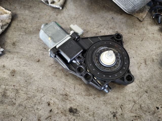 bontott HYUNDAI ix20 Bal hátsó Ablakemelő Motor