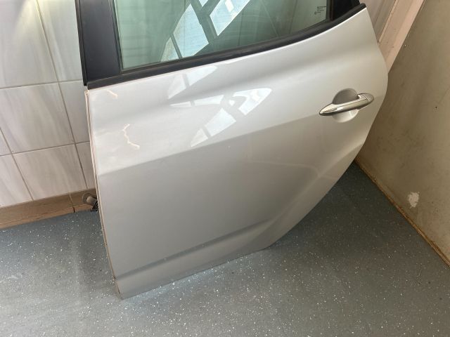 bontott HYUNDAI ix20 Bal hátsó Ajtó (Részeivel)