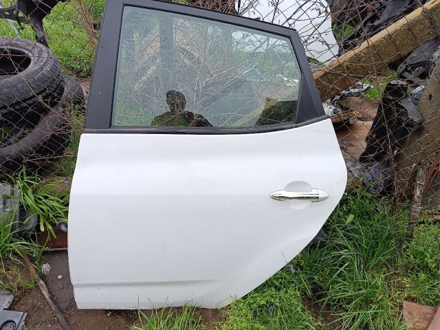 bontott HYUNDAI ix20 Bal hátsó Ajtó (Részeivel)