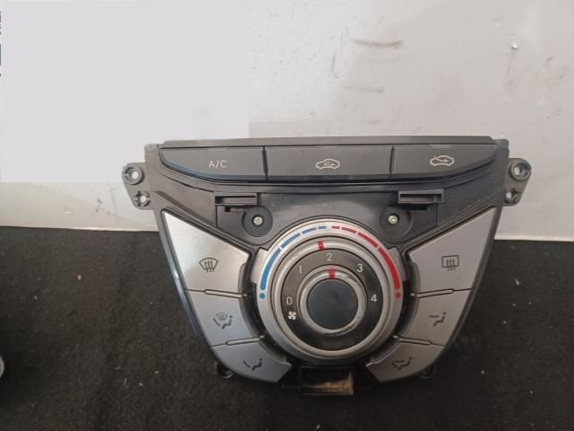 bontott HYUNDAI ix20 Fűtéskapcsoló