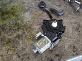 bontott HYUNDAI ix20 Jobb első Ablakemelő Motor