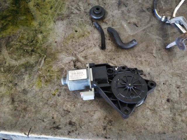 bontott HYUNDAI ix20 Jobb első Ablakemelő Motor