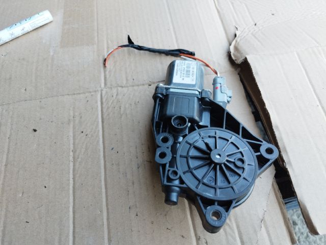 bontott HYUNDAI ix20 Jobb hátsó Ablakemelő Motor