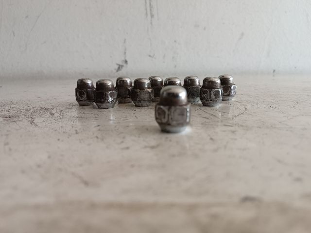 bontott HYUNDAI ix20 Kerék Csavar Szett