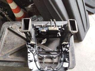 bontott HYUNDAI ix20 Középső Szellőző