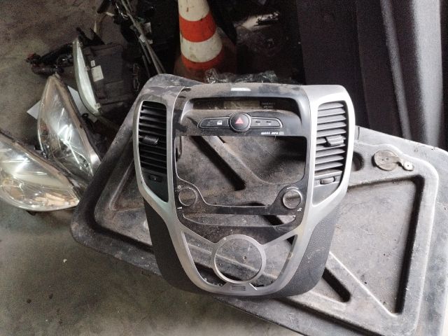 bontott HYUNDAI ix20 Középső Szellőző