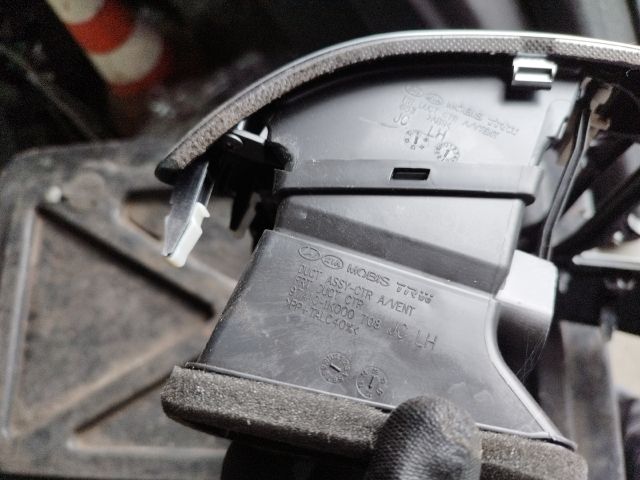 bontott HYUNDAI ix20 Középső Szellőző