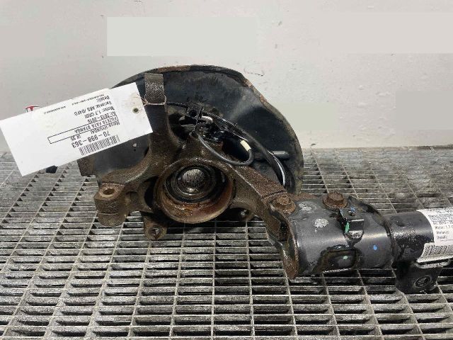 bontott HYUNDAI ix35 Bal első Csonkállvány