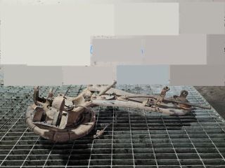 bontott HYUNDAI ix35 Bal hátsó Csonkállvány