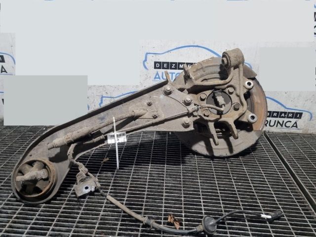 bontott HYUNDAI ix35 Bal hátsó Csonkállvány