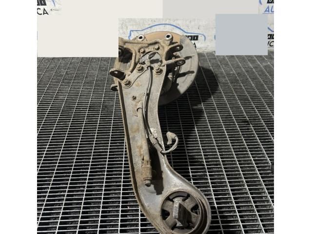 bontott HYUNDAI ix35 Bal hátsó Csonkállvány