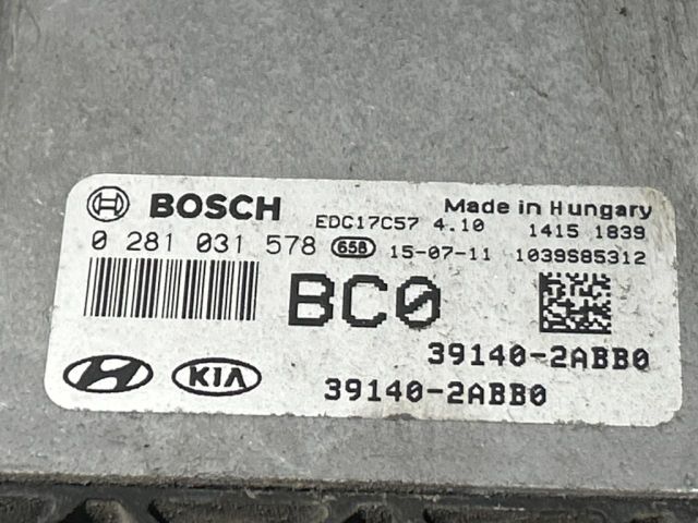 bontott HYUNDAI ix35 Motorvezérlő