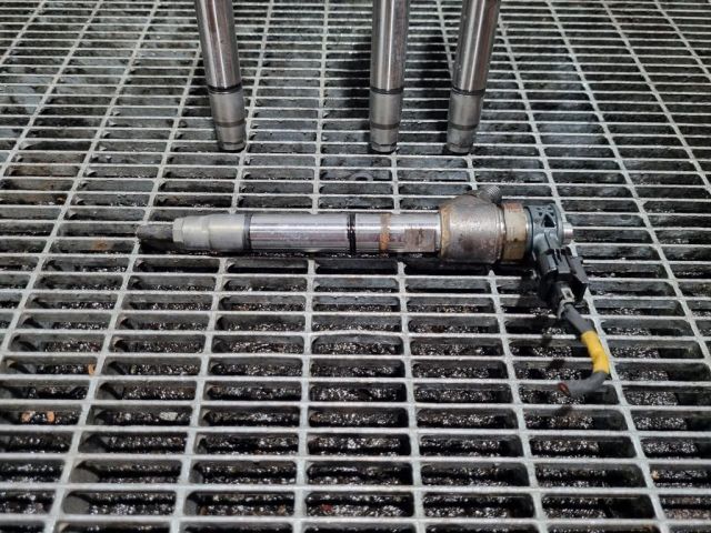 bontott HYUNDAI ix35 Porlasztó (1 db)